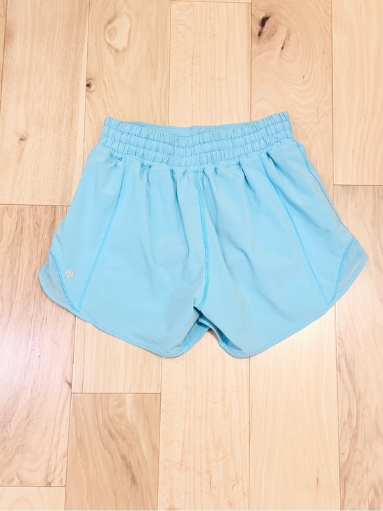 lululemon athletica Pants - Lululemon Women’s Hotty Hot Low-Rise Lined Short 4"